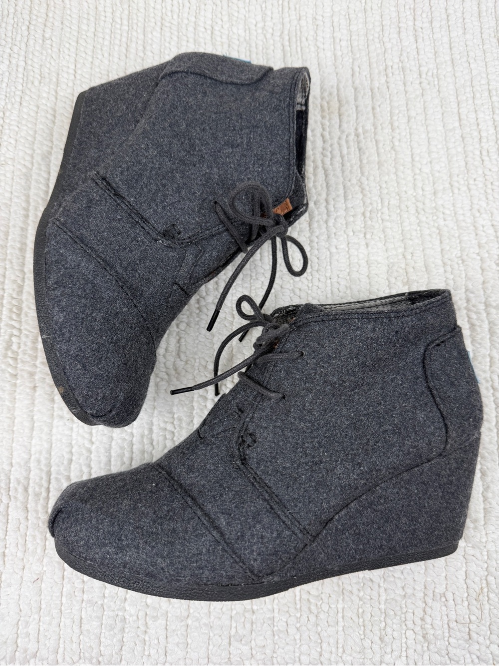 TOMS Desert Wedge Booties Gray Wool Lace-Up Comfort Boots Size 7.5 Quiet Luxury